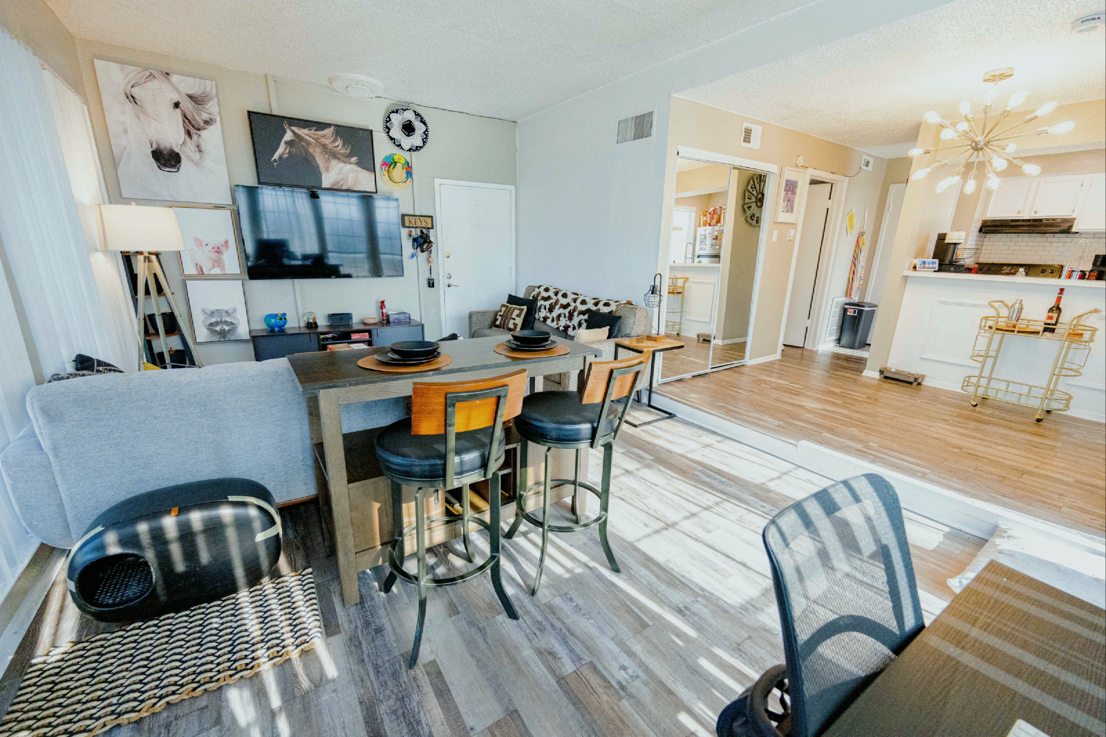 Open Villa Encanto living and dining area leading to the kitchen